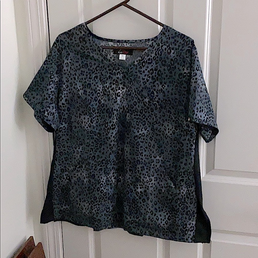 KoiLite leopard print scrub top 2x